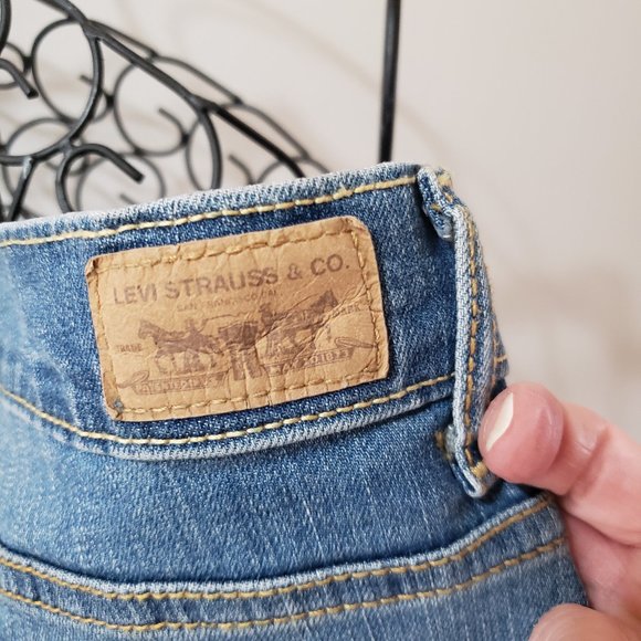 Levi's 512 Perfectly Slimming Denim Capris Size 6 EUC - Picture 7 of 7